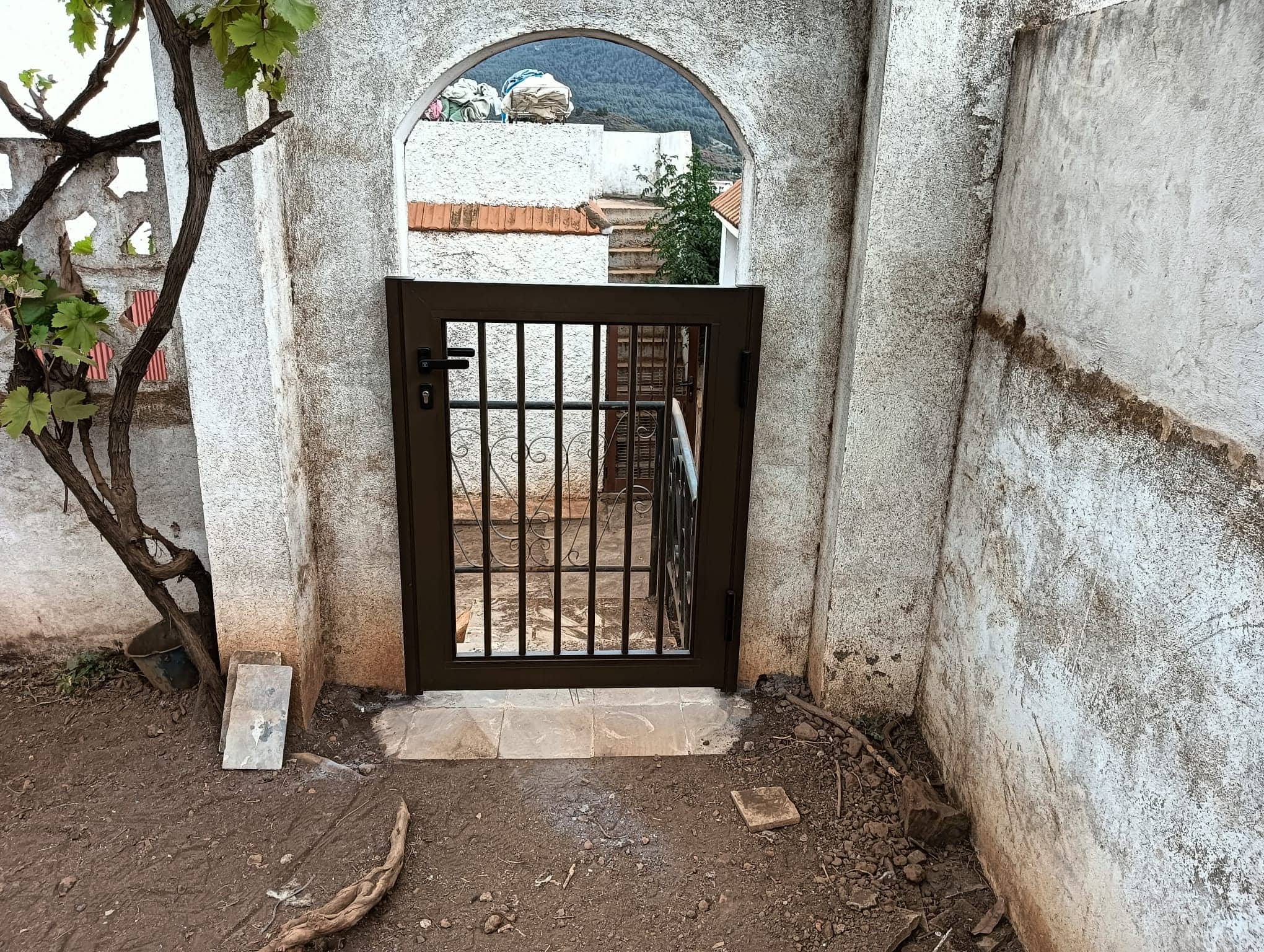 puerta aluminio barrotes rolfbenker