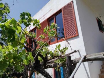 Creación e instalación de mosquiteras y persianas correderas en color sapely