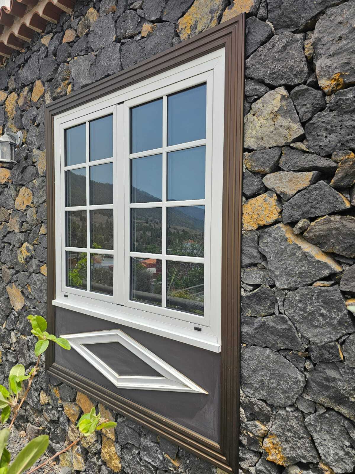 Instalación de ventanas con palillería pegada sobre el cristal