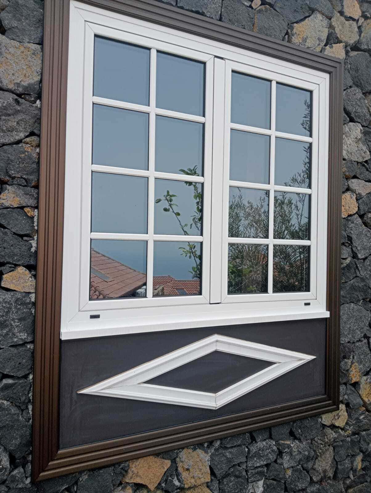 Instalación de ventanas con palillería pegada sobre el cristal