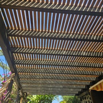 Cubierta exterior de madera y cristal