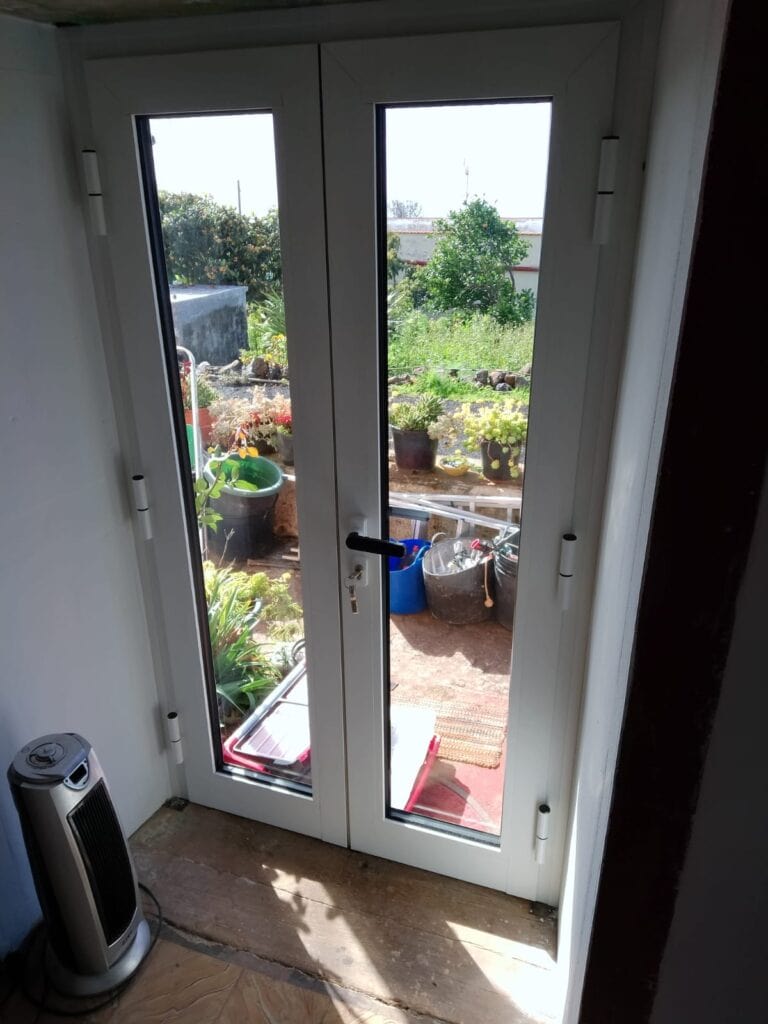 Ventanas y puertas de aluminio: un trabajo a medida en el paso