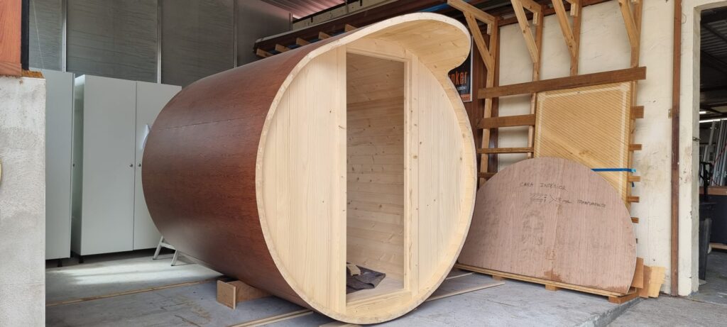 Sauna barril en pino nórdico, Rolf Benker, carpintero