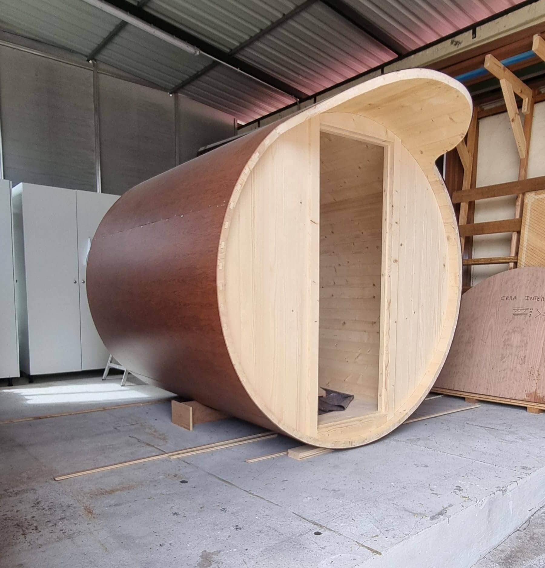 Sauna barril en pino nórdico, Rolf Benker, carpintero