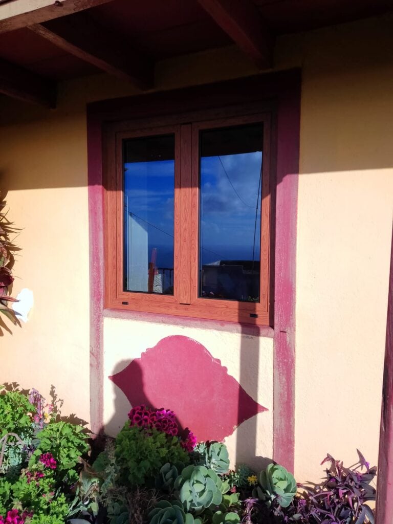 Ventanas y puertas de aluminio: un trabajo a medida en el paso