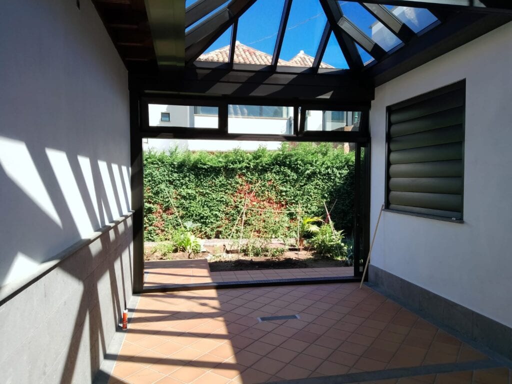 Rolf Benker, carpintería de aluminio en La Palma