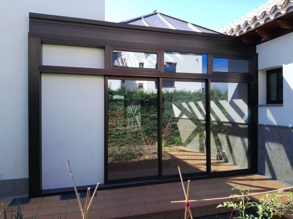 Rolf Benker, carpintería de aluminio en La Palma