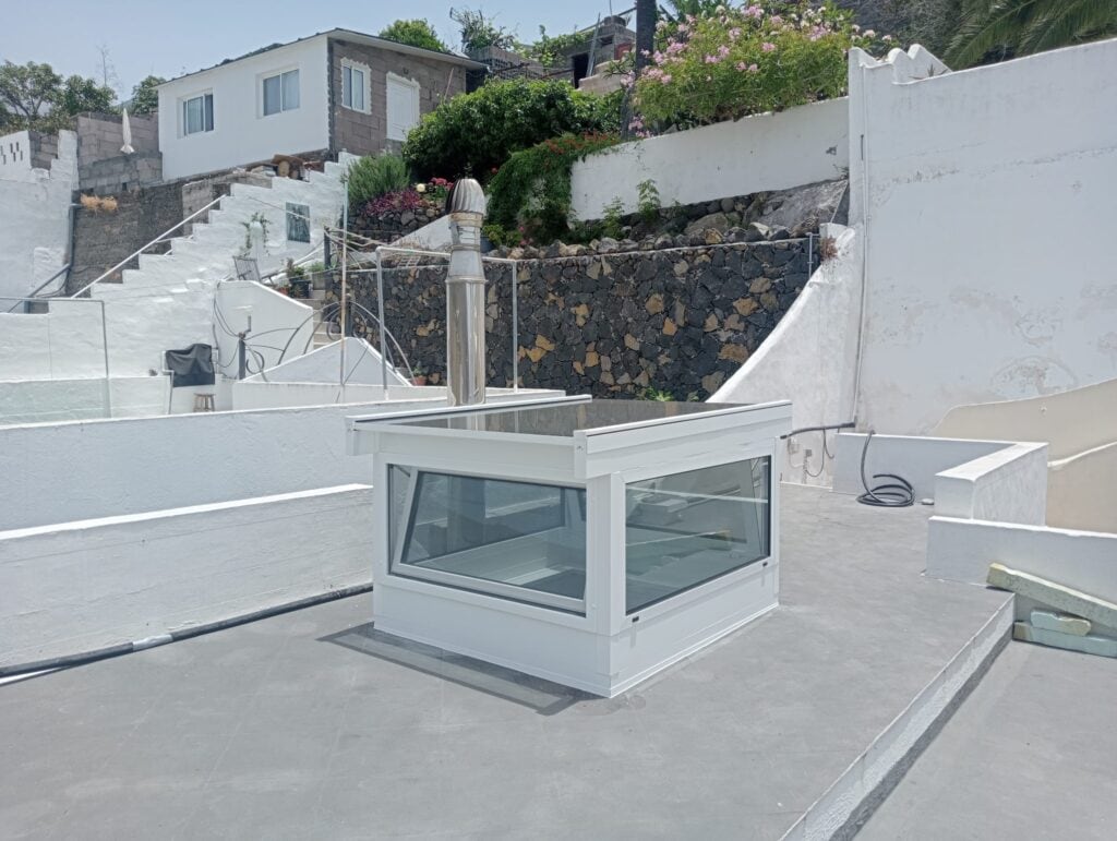 Rolf Benker, carpinteria de aluminio en La Palma