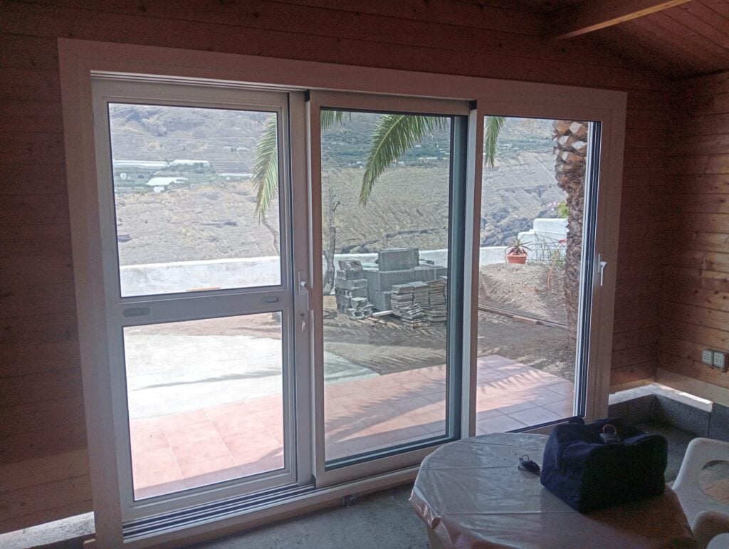 Rolf Benker, carpinteria de aluminio en La Palma