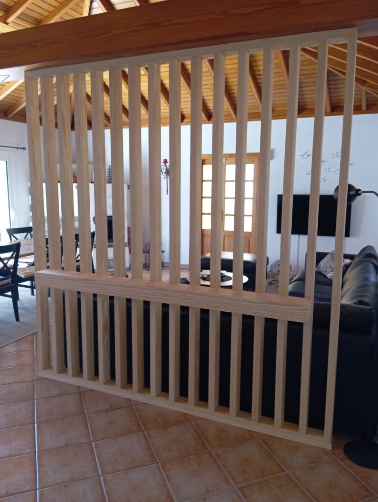 divisor de ambientes de lamas verticales