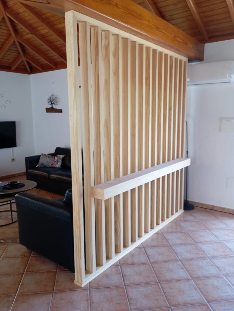 divisor de ambientes de lamas verticales