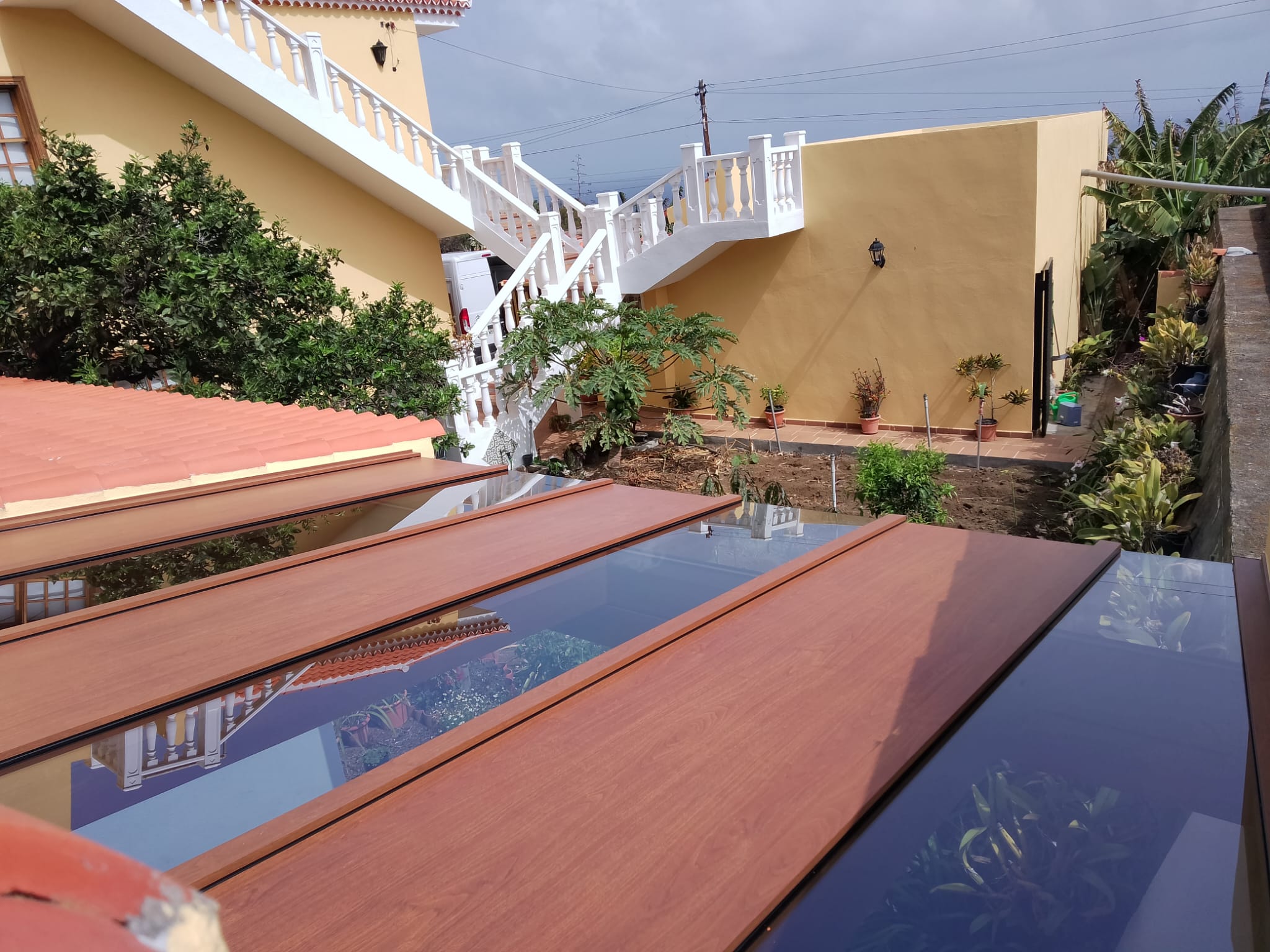 cubierta de vidrio para patio exterior en vivienda de La Palma