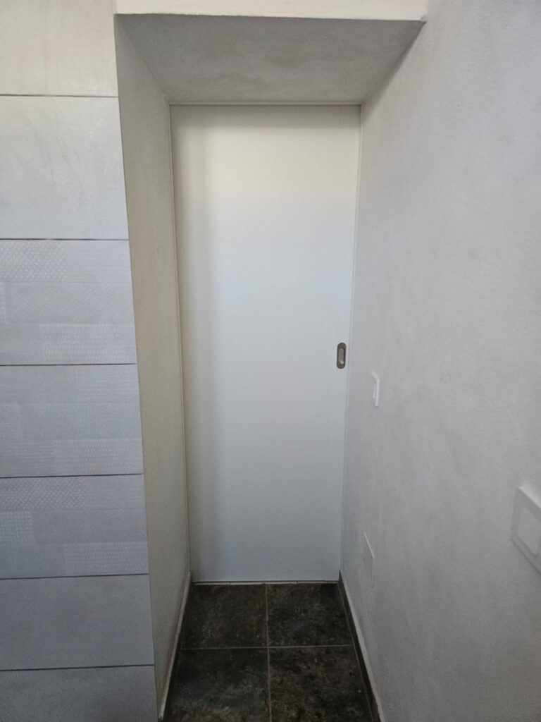 Maßgefertigtes Glasgewächshaus in einem Privathaus auf La Palma 7 puertacorredera.jpeg blanca
