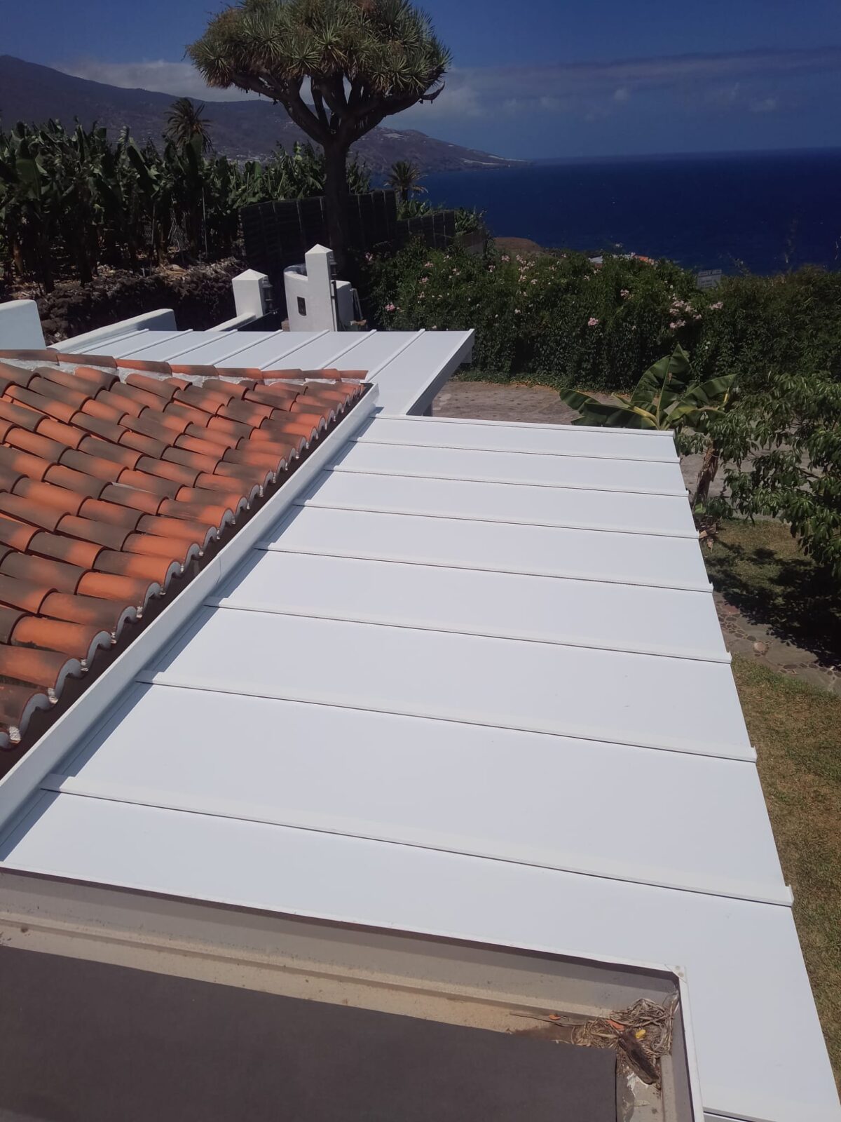 Pergola con panel sandwich Rolf Benker La Palma 2