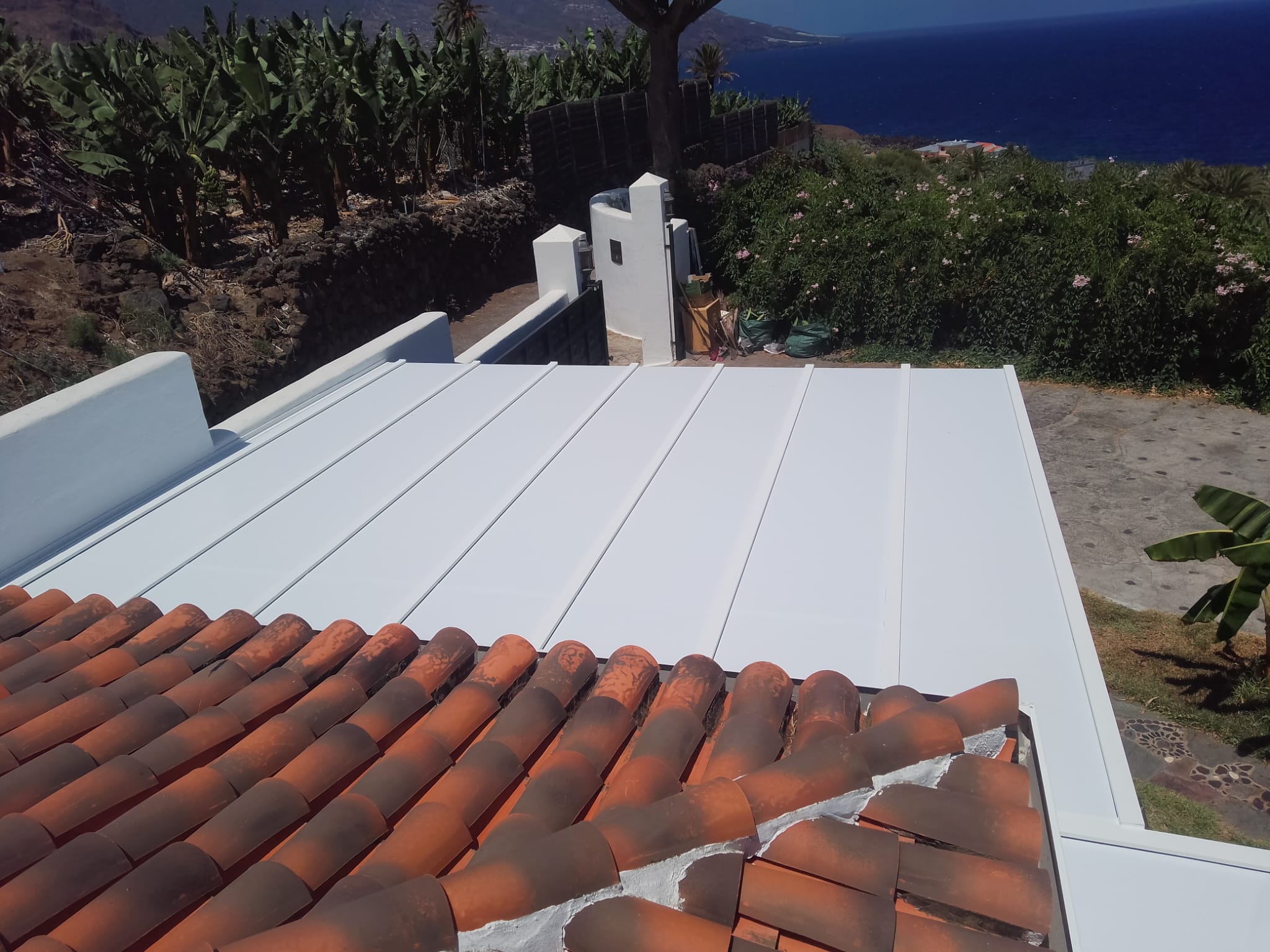 Pergola con panel sandwich Rolf Benker La Palma 3