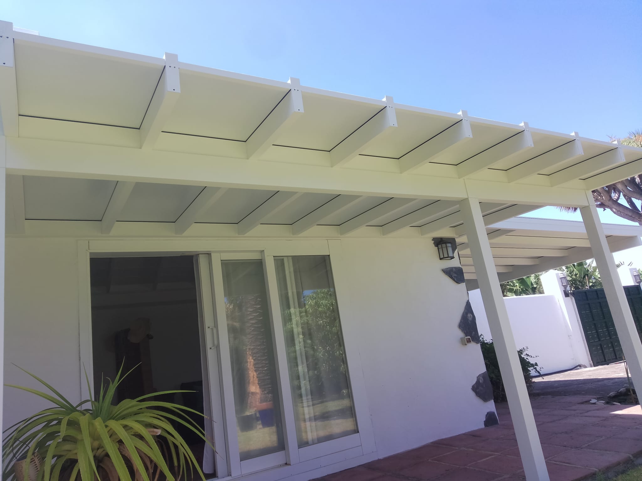 Pergola con panel sandwich Rolf Benker La Palma 5